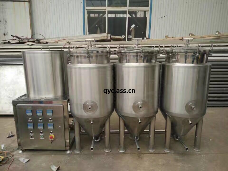 小(xiao)型(xing)啤酒(jiu)設備