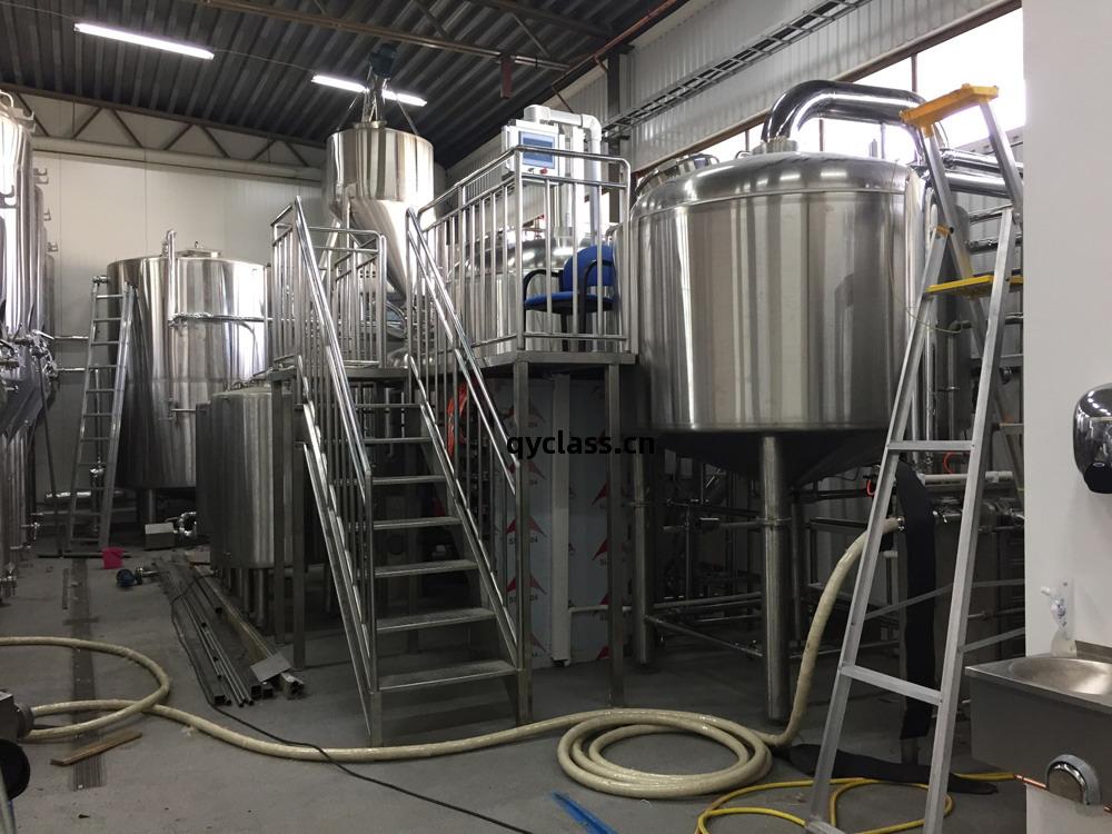 精釀(niang)啤酒設(she)備