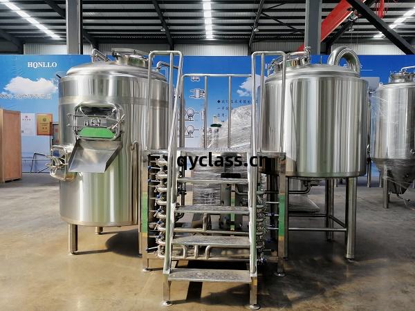 400L啤(pi)酒設備(bei)