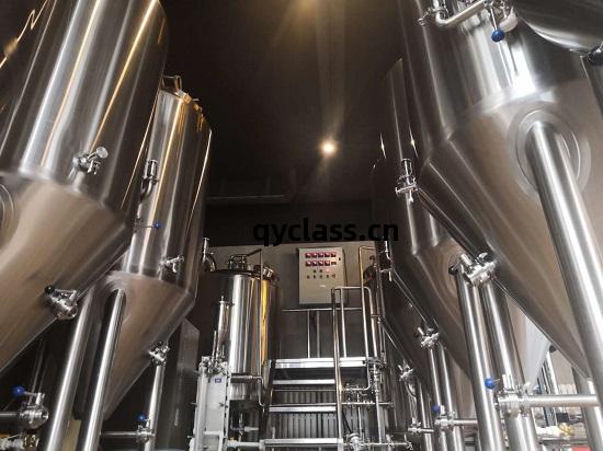 啤酒(jiu)設(she)備實物(wu)