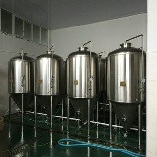 小型啤酒廠設(she)備(bei)